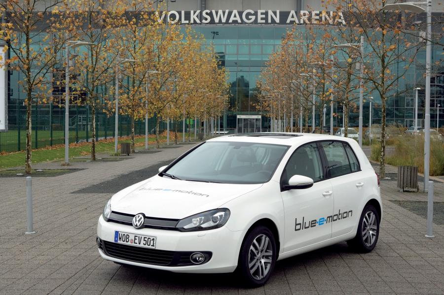  Volkswagen Golf Blue-E-Motion 2014 года  (фото 13 из 19)